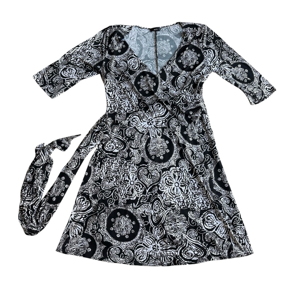 BCX Women’s V Neck Monochrome Patterned Tie Size 1X Black and White Casual Dress